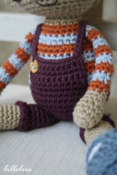 crochet doll with clothes