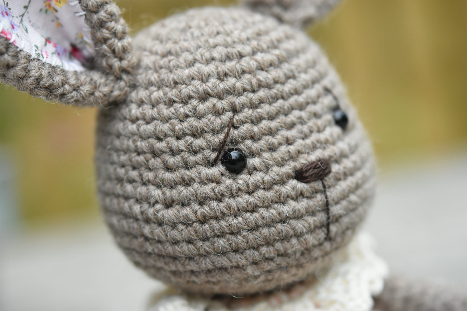 lace collar bunny amigurumi pattern