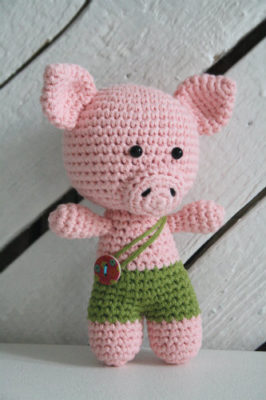 free-amigurumi-pattern-little-pig