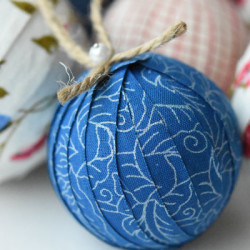 fabric-covered-christmas-balls-2