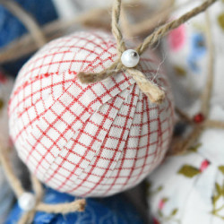 fabric-covered-christmas-balls-4