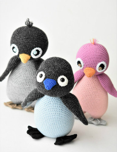 crochet amigurumi penguin toy