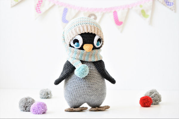 amigurumi penguin crochet pompom hat