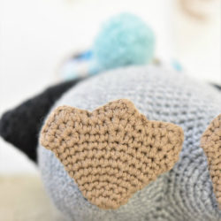 pompom hat penguin amigurumi pattern (9)