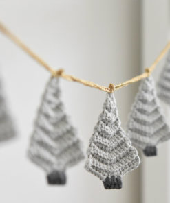 crochet scandinavian style christmas garland