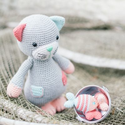 Crochet cat and small fish