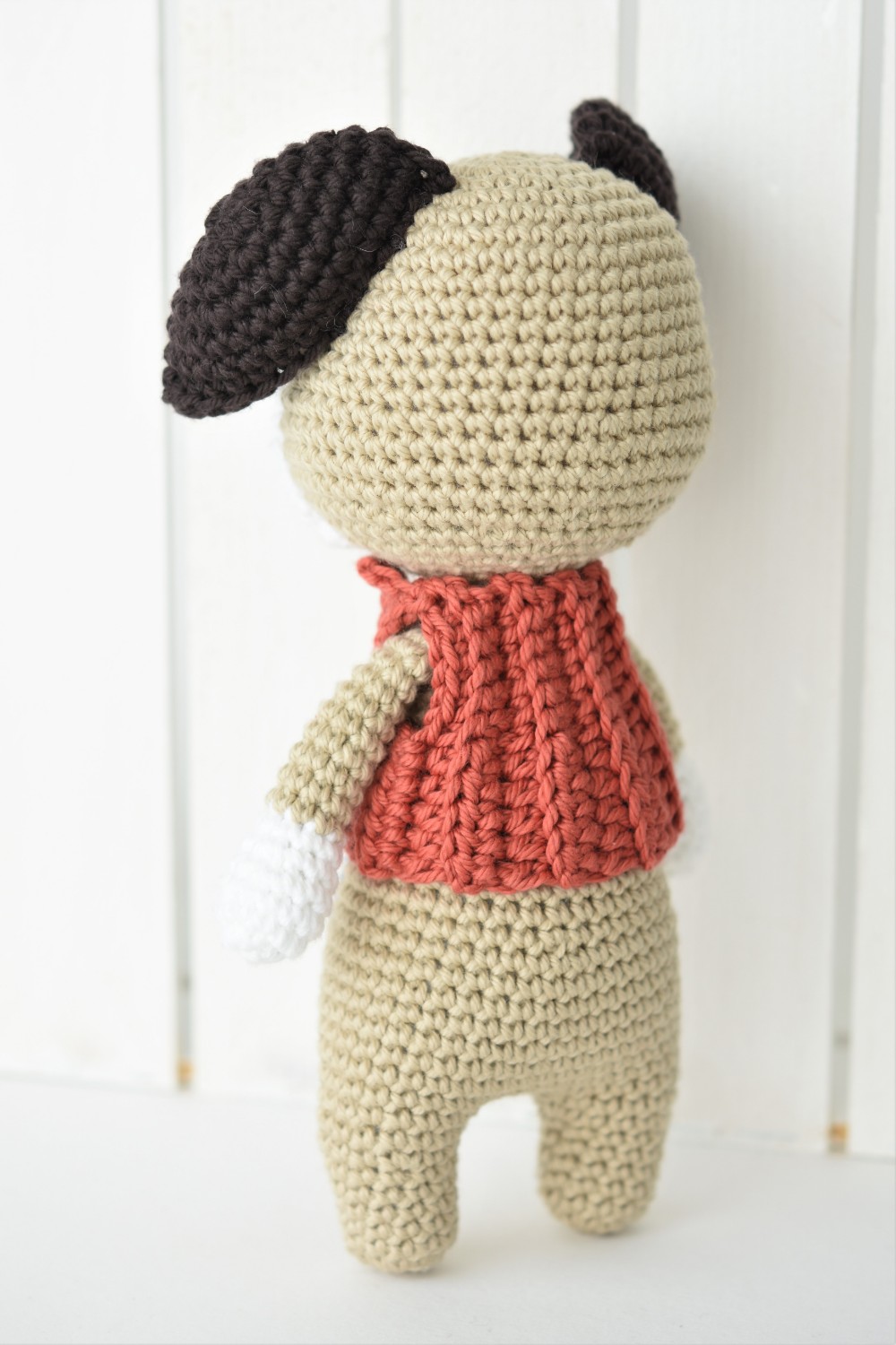 amigurumi puppy back view