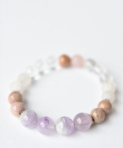 poolvääriskividest käevõru