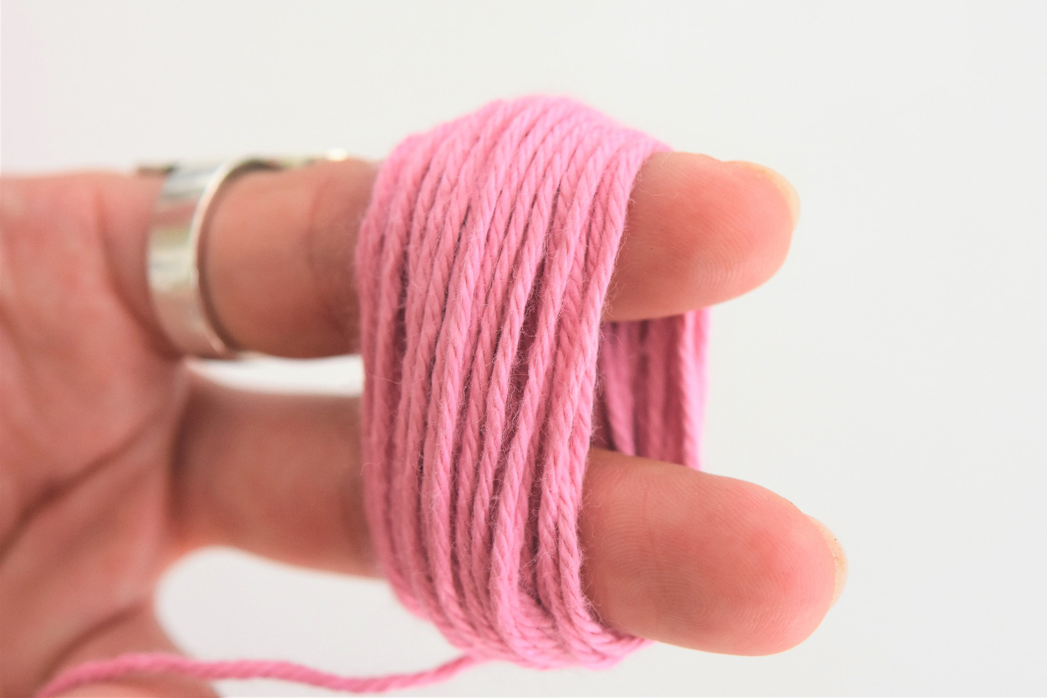 Tutorial How to make a yarn pompom using your fingers? lilleliis
