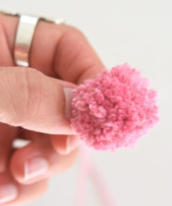 how to make yarn pompom