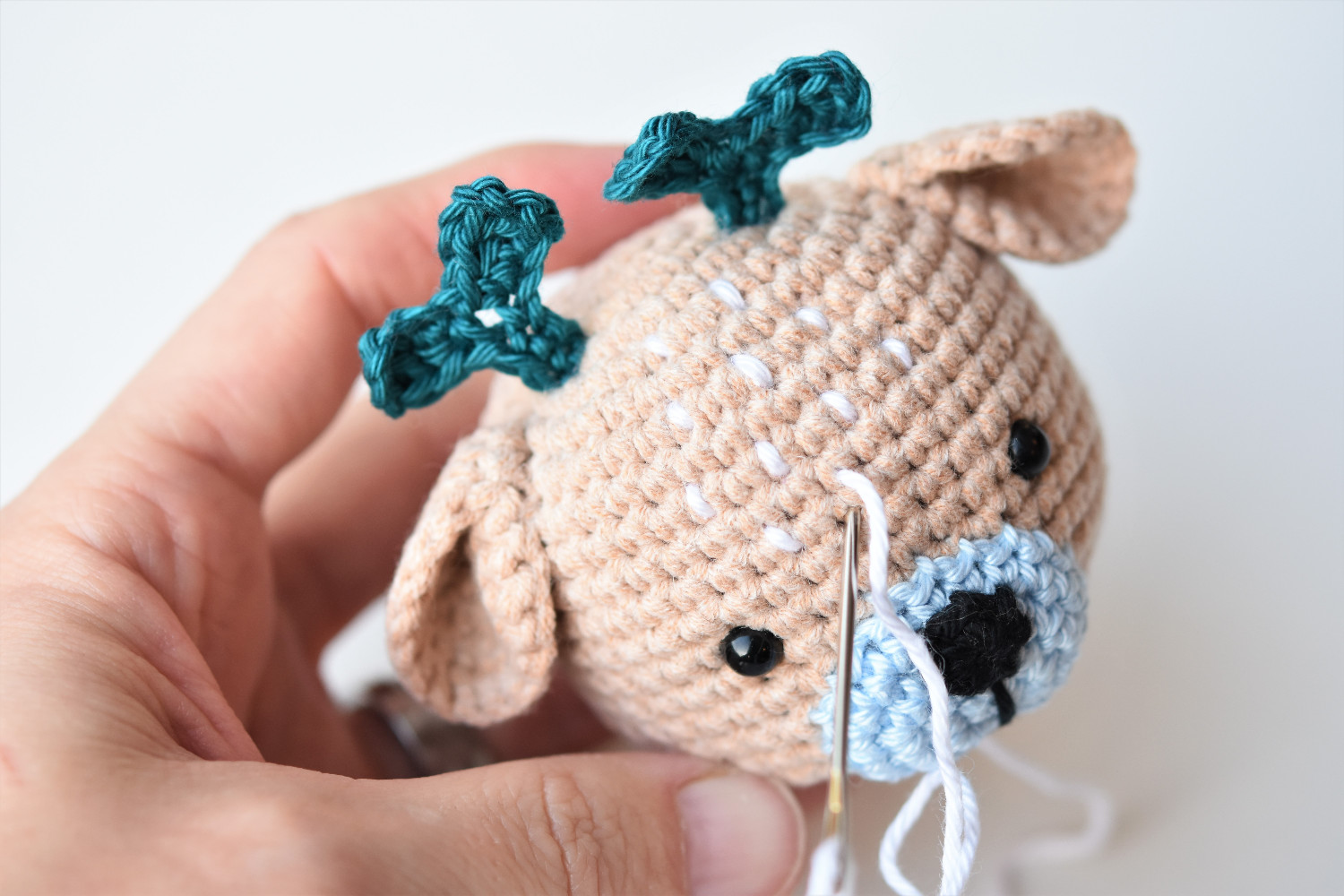 amigurumi sewing parts together