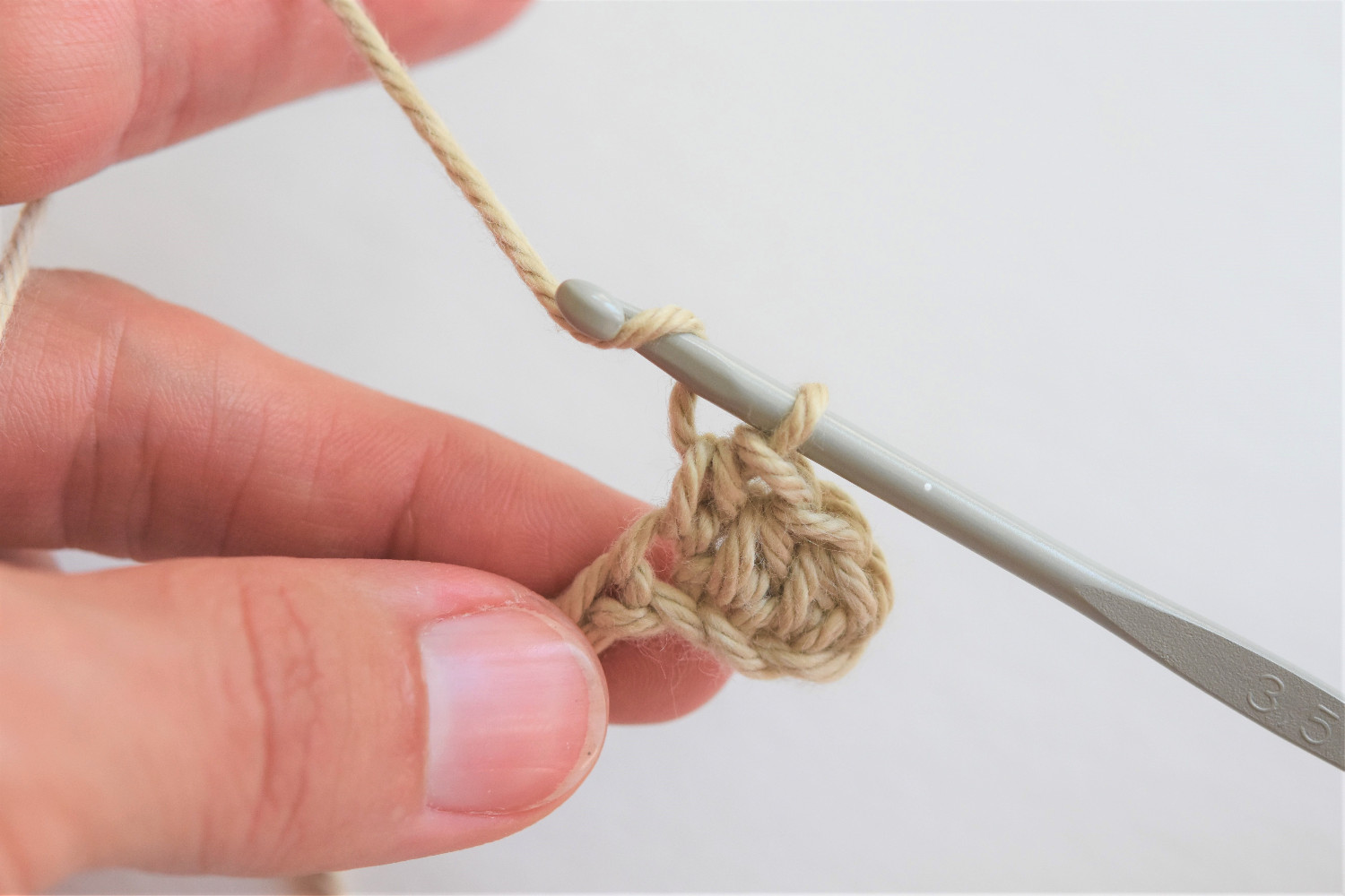 half double crochet tutorial (1) half double crochet tutorial