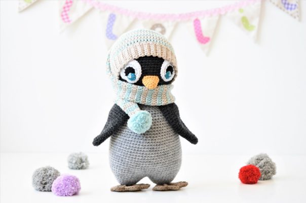 pompom hat penguin amigurumi pattern