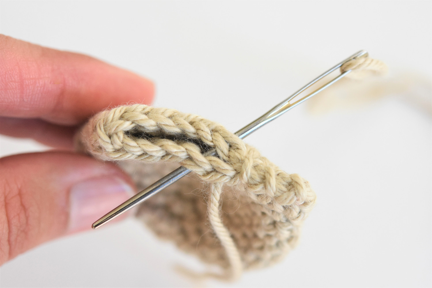 Amigurumi detaili pealt kokkuõmblemine