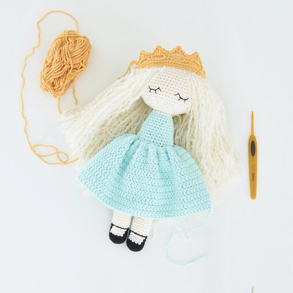 amigurumi doll making