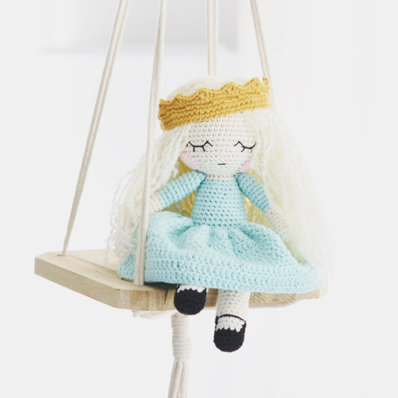 amigurumi princess doll