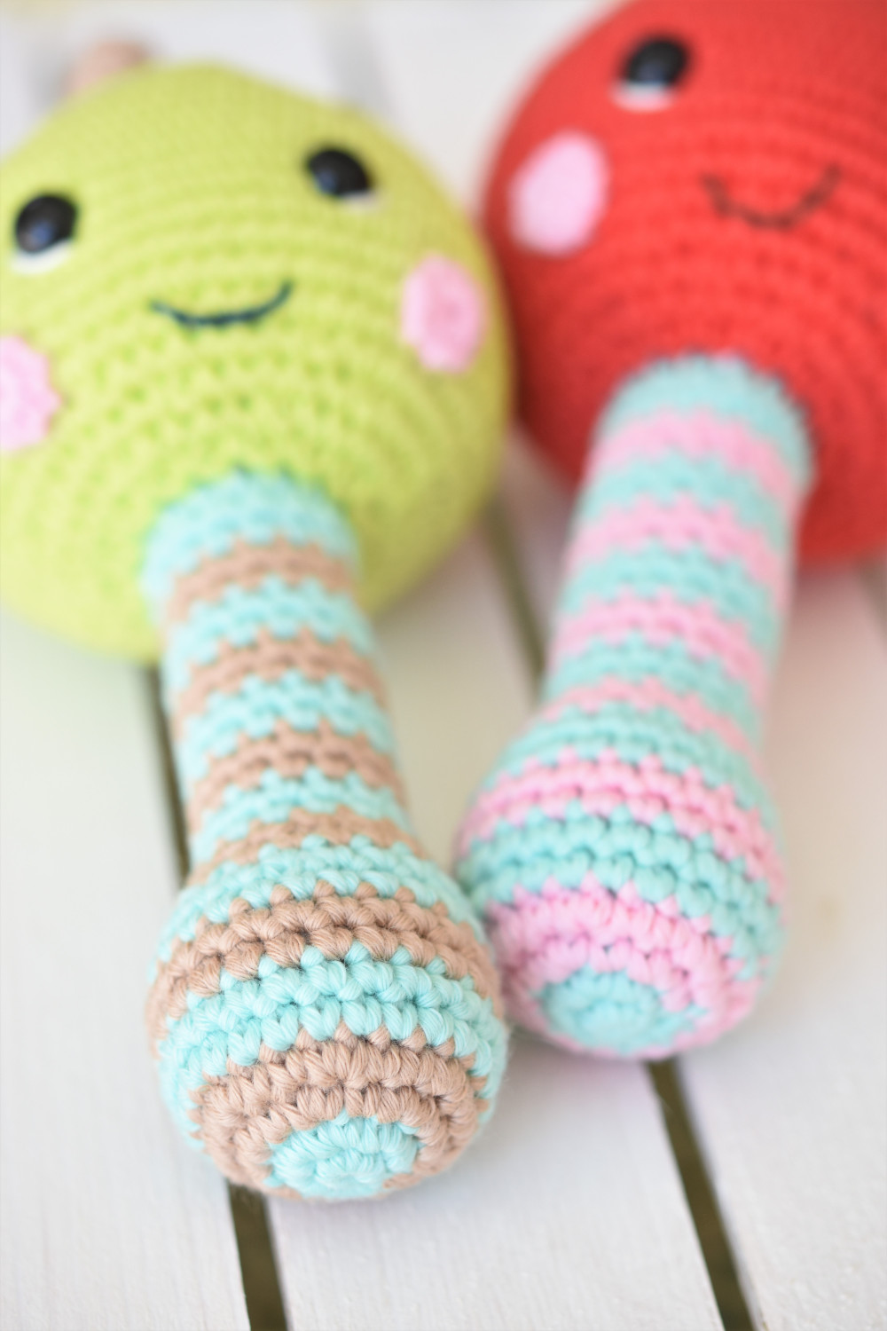 amigurumi rattle apple