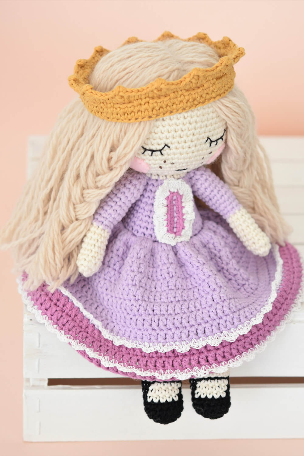 amigurumi princess doll