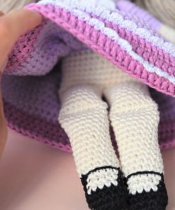 amigurumi doll bending legs