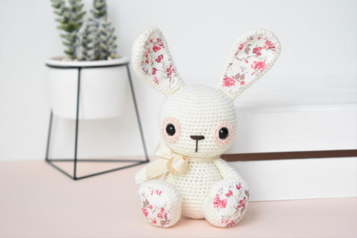 heegeldatud mänguasjad amigurumi jänes