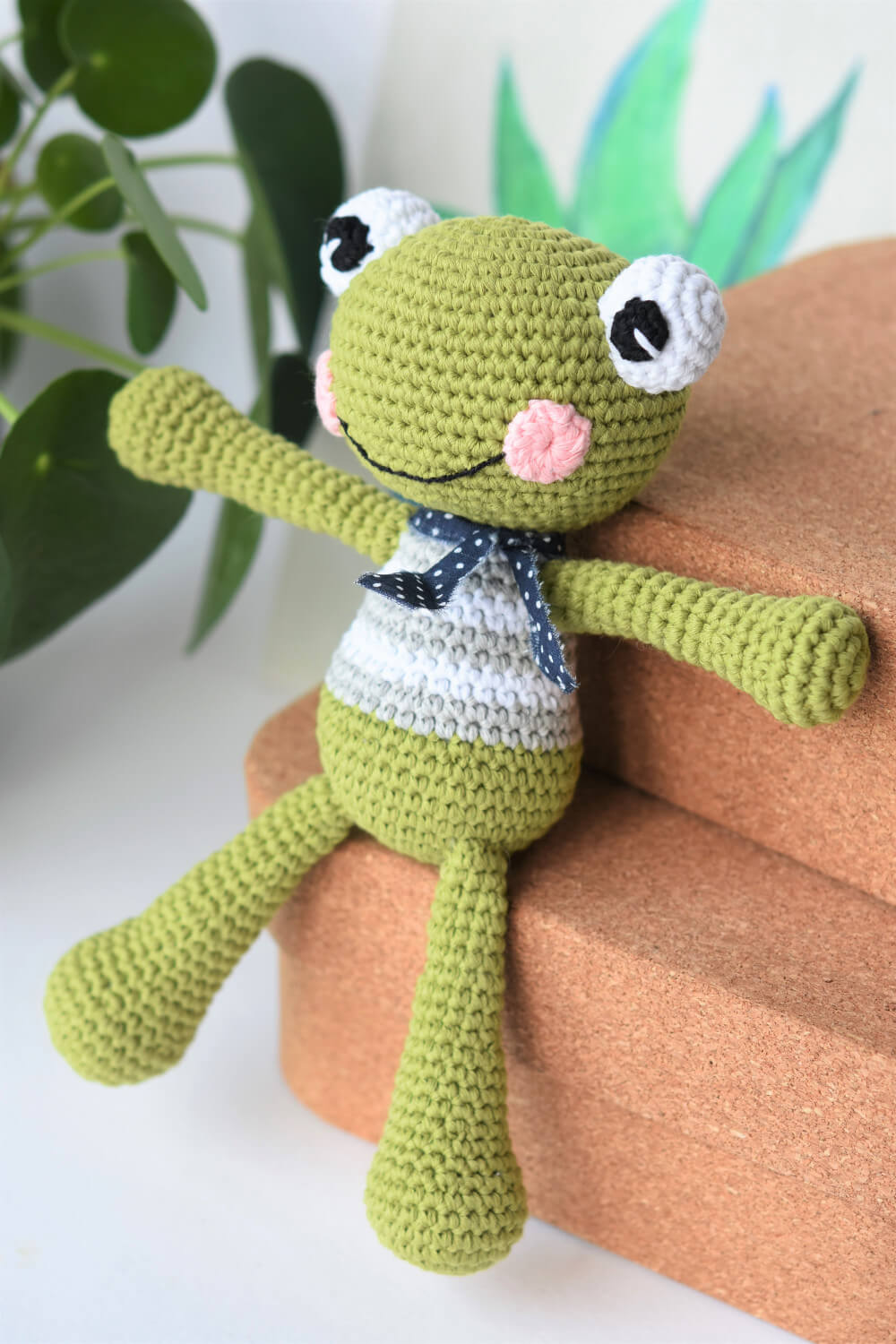 felix the frog amigurumi free pattern