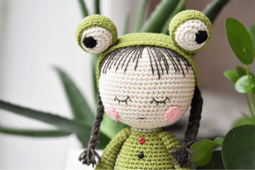 amigurumi froggy doll