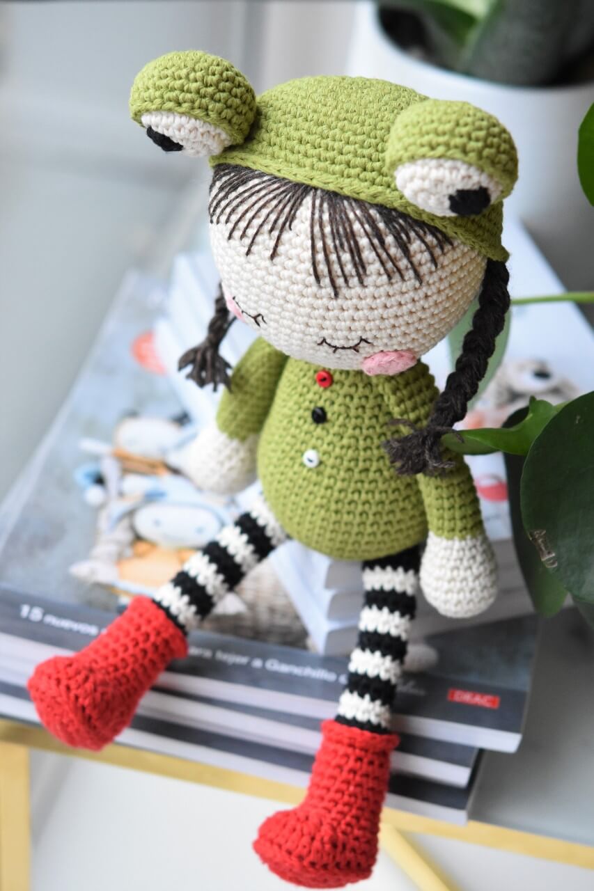 amigurumi froggy doll