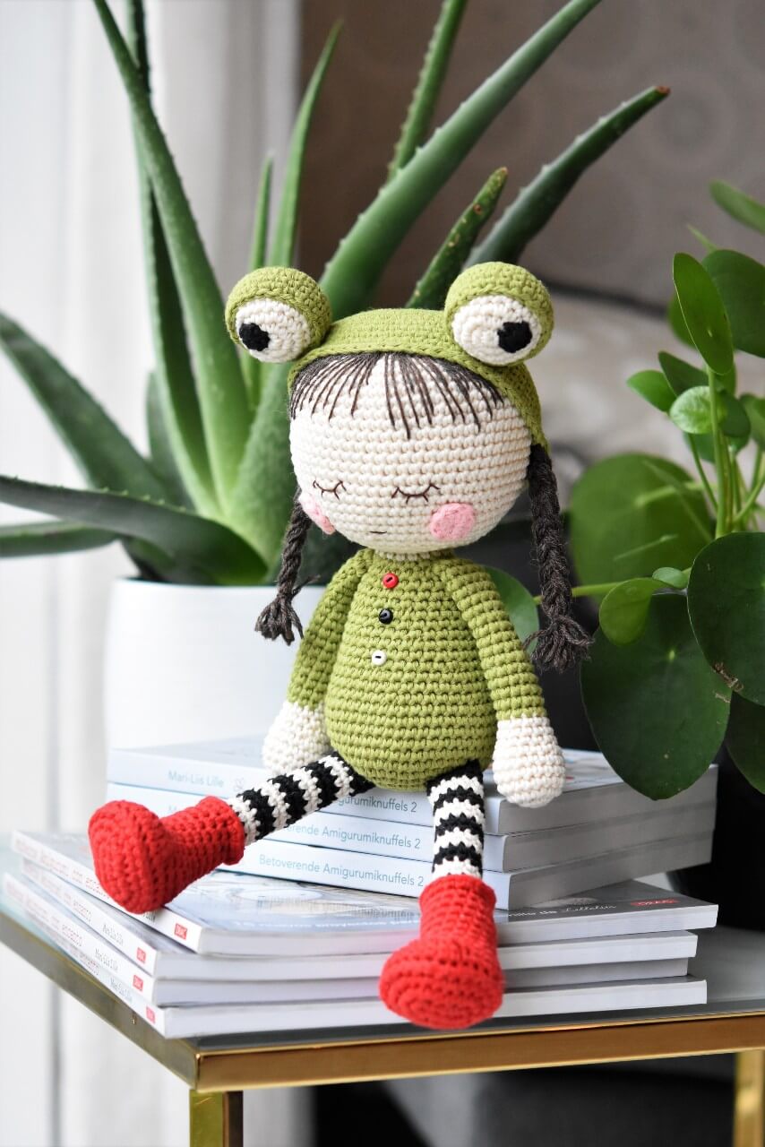 amigurumi froggy doll