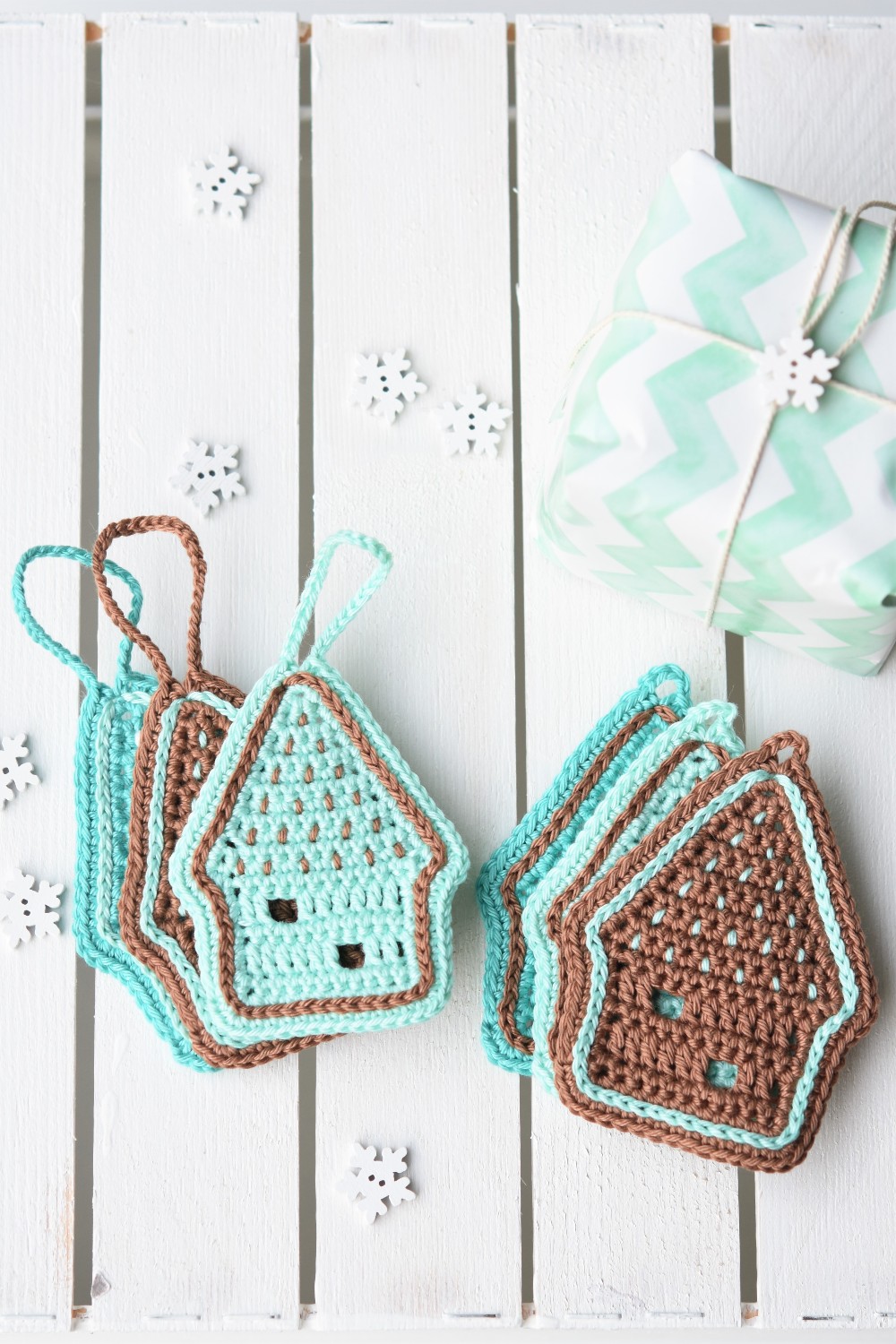 crochet gingerbread house ornament