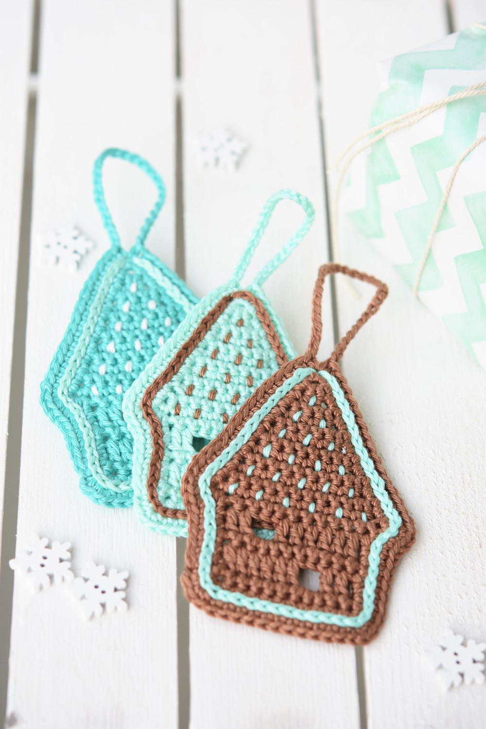 crochet gingerbread house ornament