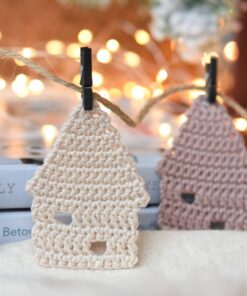 väike heegeldatud maja motiiv