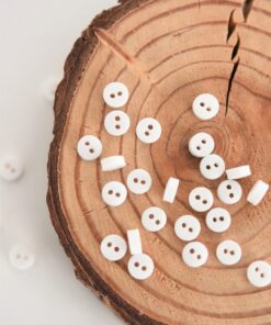 pisikesed nööbid must valge