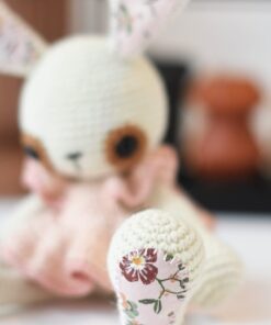 kleidiga amigurumi jänes