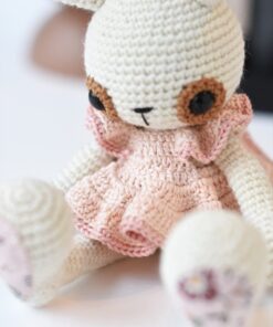 kleidiga amigurumi jänes