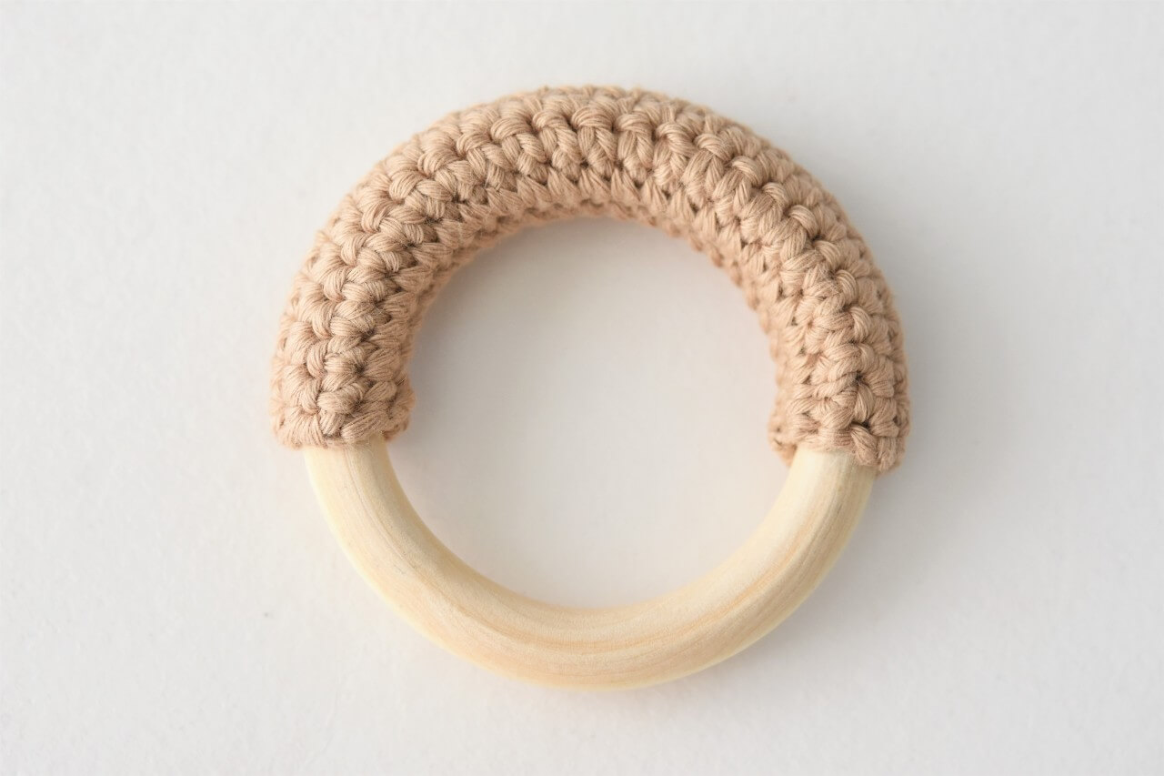 cover a wooden ring with crochet tutorial