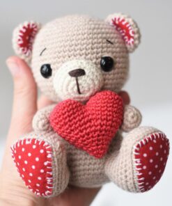 amigurumi bear with a heart