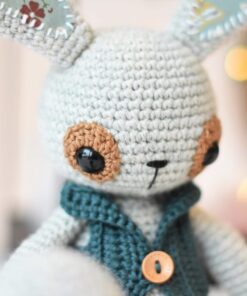 heegeldatud vestiga jänes