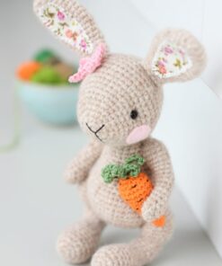 amigurumi easter bunny with a carrot