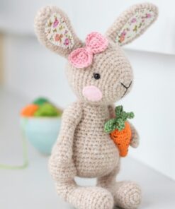 amigurumi easter bunny with a carrot