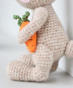 amigurumi easter bunny with a carrot