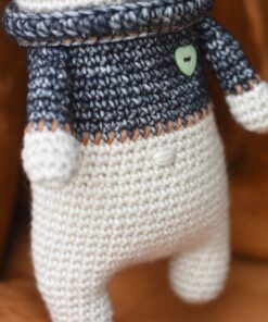 kampsuni ja südamega kaisukaru