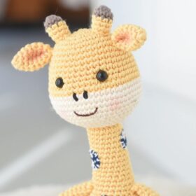crochet giraffe toy