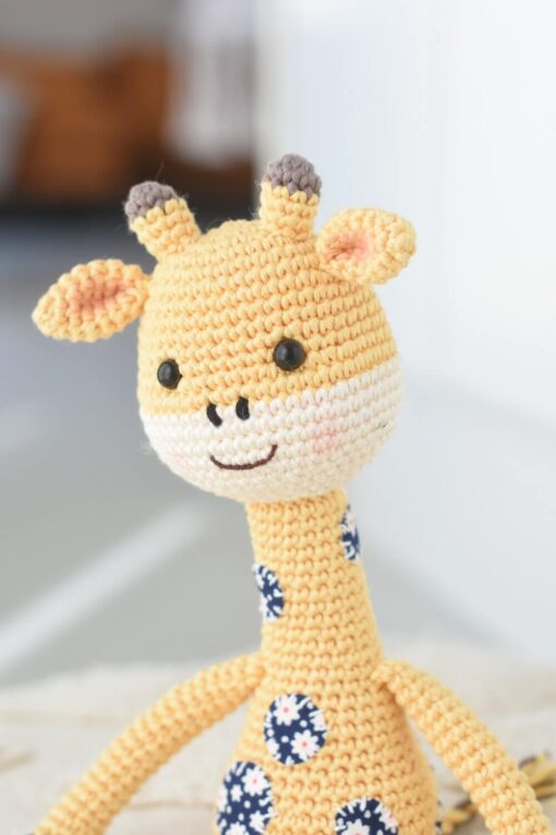 crochet giraffe toy