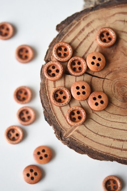 Wood button 4 hole, 10 mm