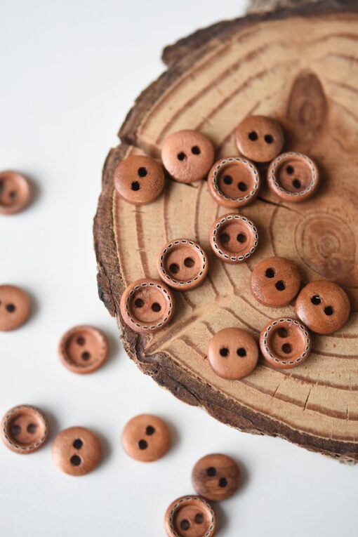 Wooden dashed button