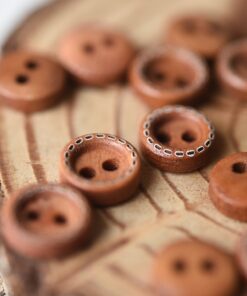 puidust nööp õmblusega