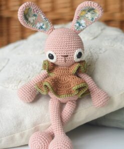 heegeldatud jänes kleidiga