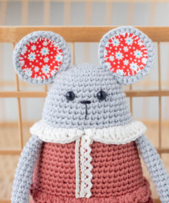 heegeldatud hiir kleidiga