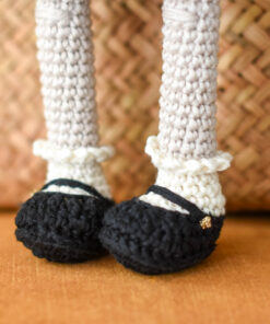 heegeldatud nukk sokid kingad