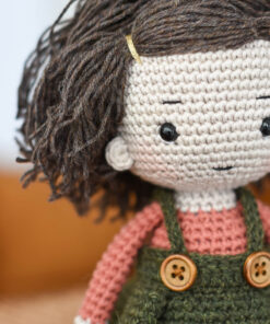 heegeldatud nukk lõngast juuksed